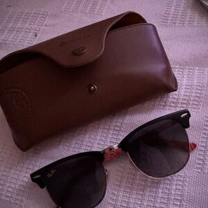 Black with red on the inside no scratches and a soft leather pouch